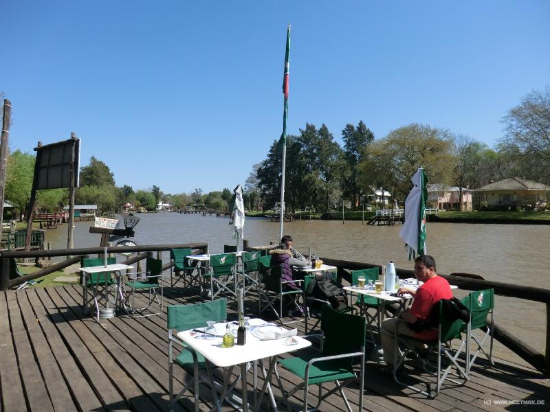 0953_River_restaurant