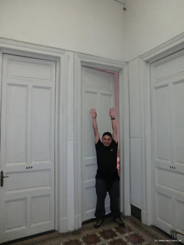 1145_Big_doors