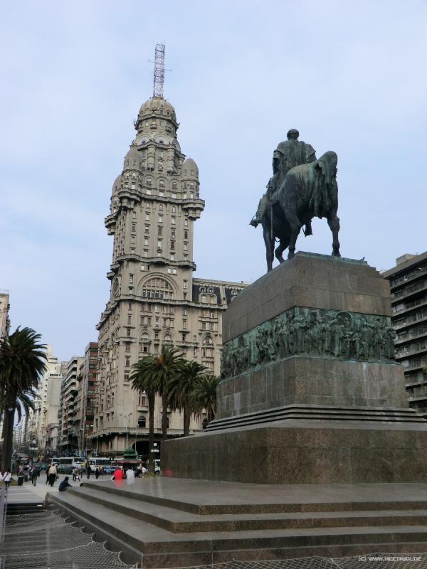 1165_Palacio_Salvo_and_Artigas