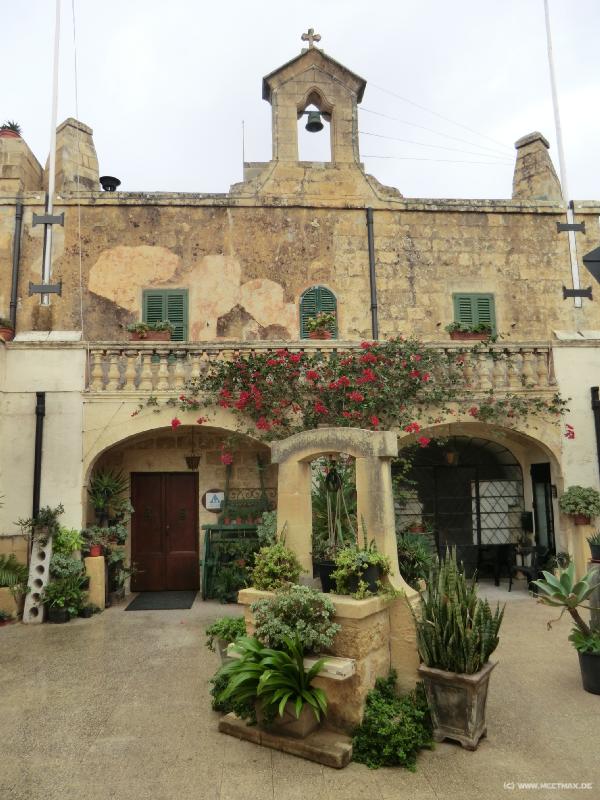 0366_Hostel_court