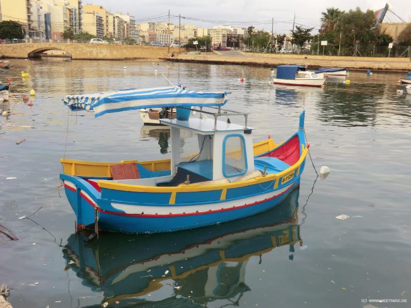 0471_Little_boat