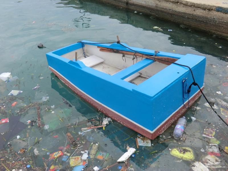 0525_Garbage_boat