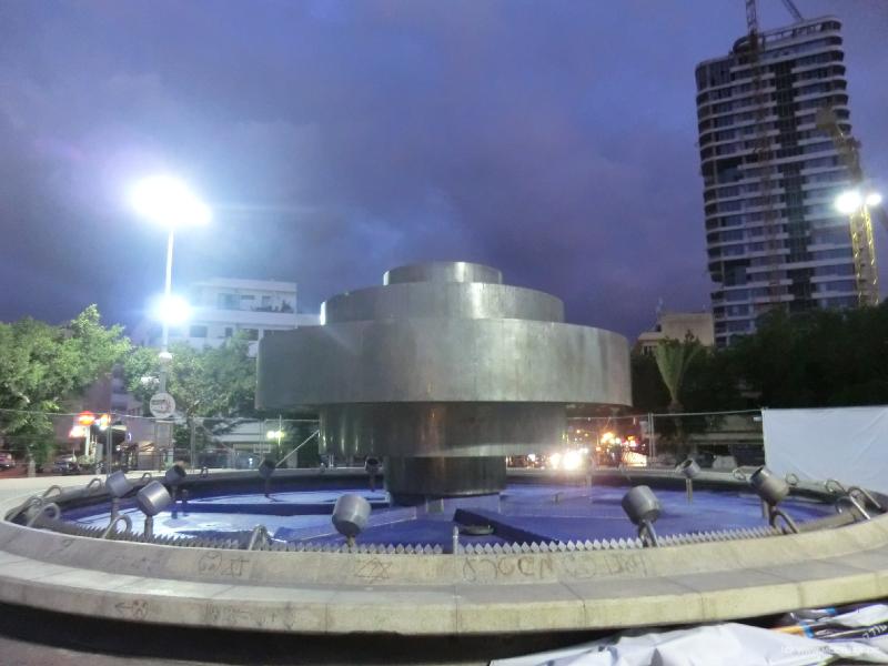 0010_Fire+water_fountain