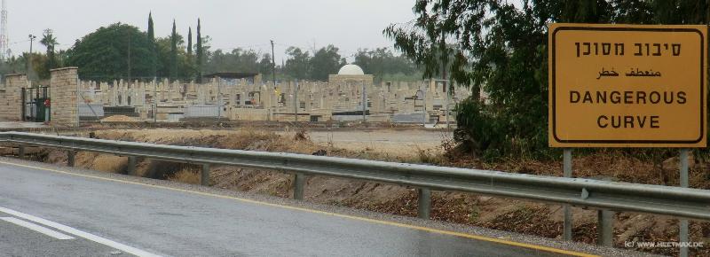0180_Curve_and_cemetery
