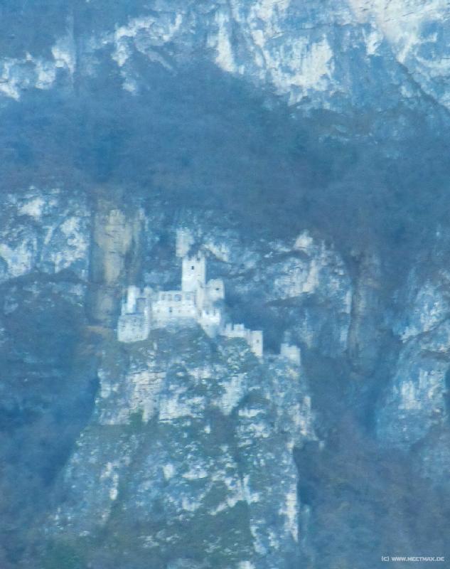 0102_Castle_on_the_Rocks