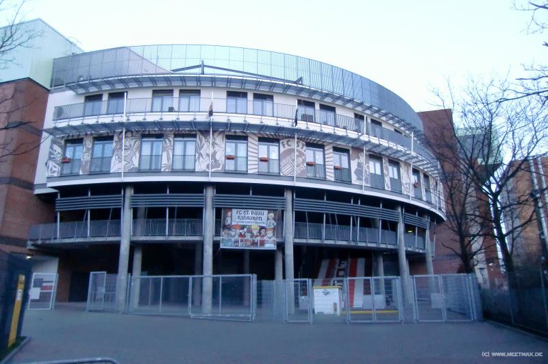 0459_Stadion-Eingang