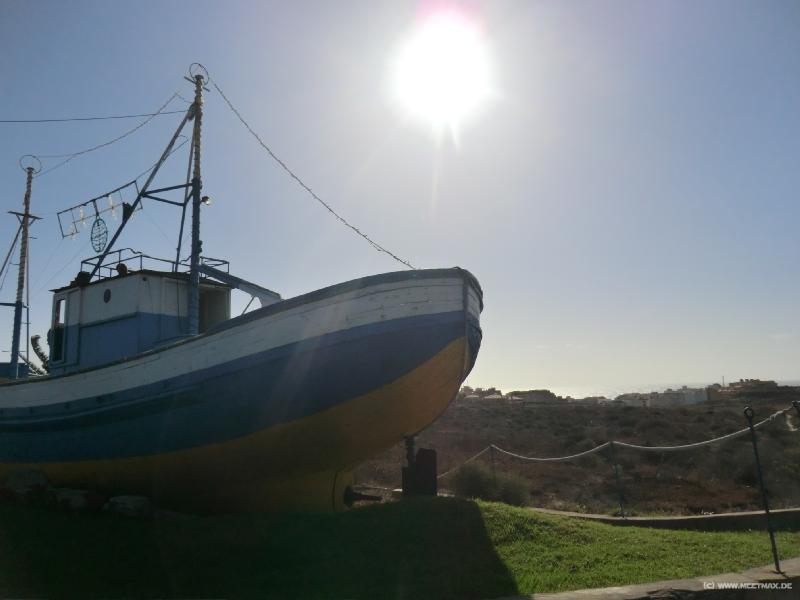 0053_Road_boat