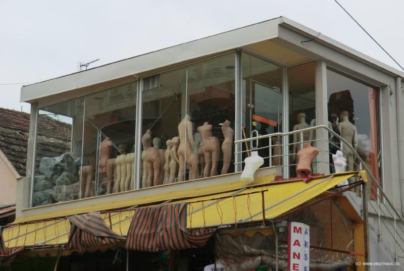 1163_No_clothes_shop