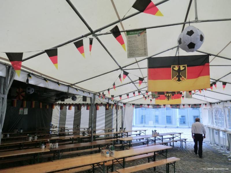 0096_Fu�ballbierzelt