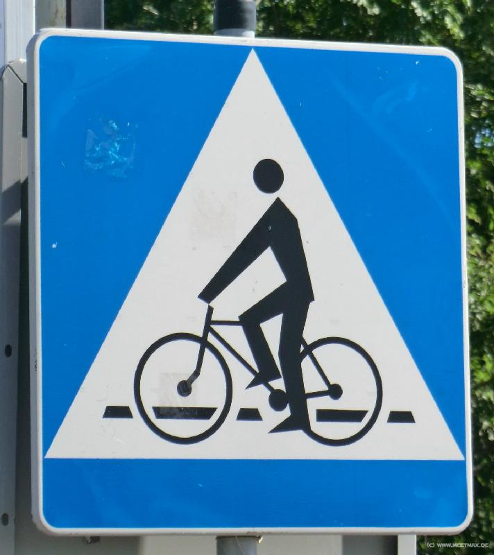 8406_Radfahrer�berweg
