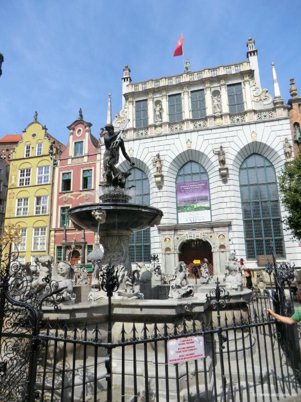 8564_Neptungbrunnen+Artushof