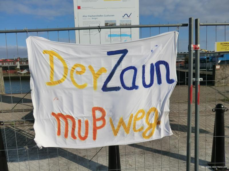 0344_Der_Zaun_muss_weg