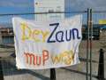 0344_Der_Zaun_muss_weg