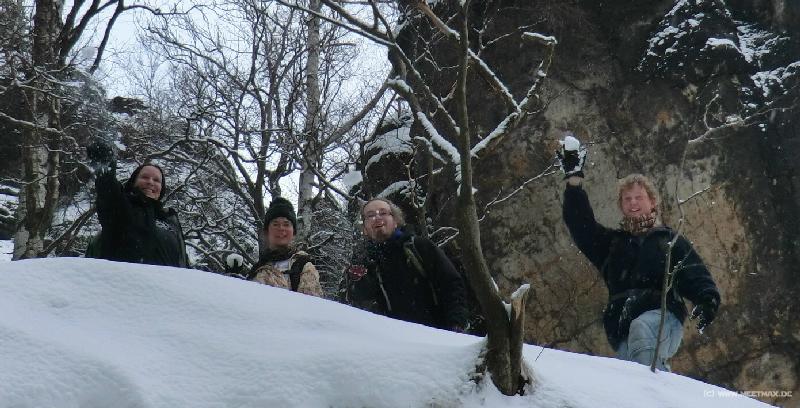 0041_Schneeballattacke
