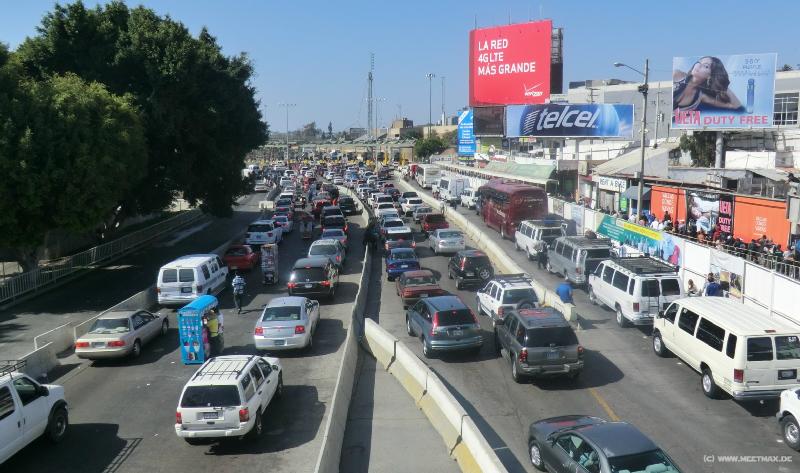 0746_Border_queues