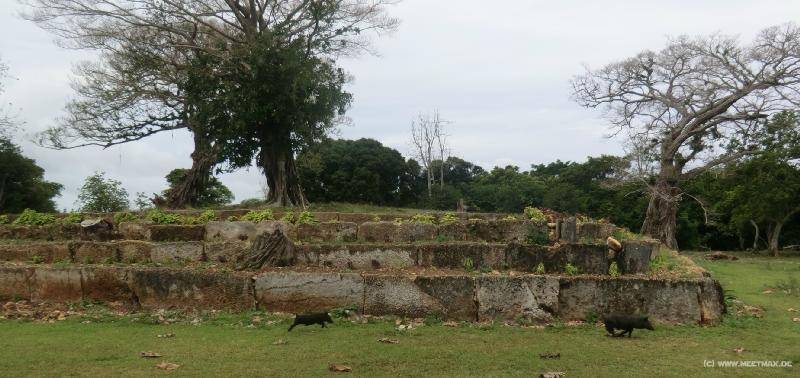 1267_Lopaha_royal_tombs