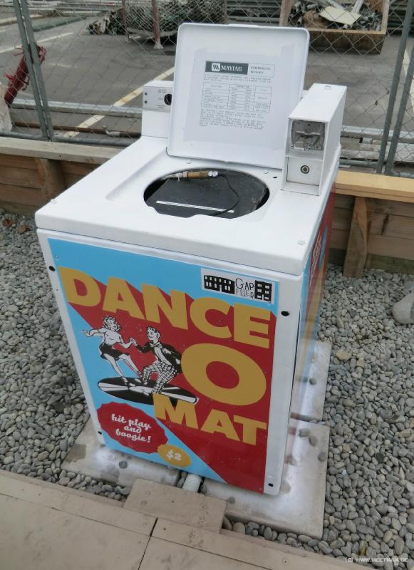 0390_Dance-o-mat