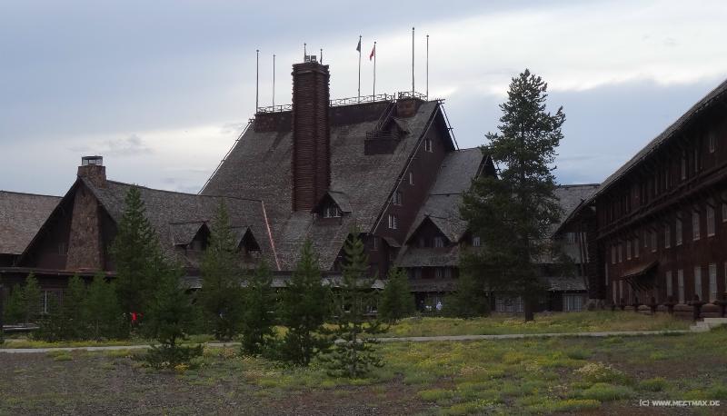 0439_Old_Faithful_Inn