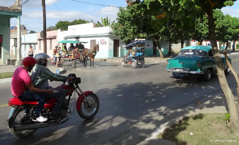0431_Cuban_vehicles