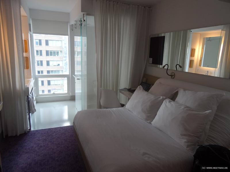 0007_Yotel_Room
