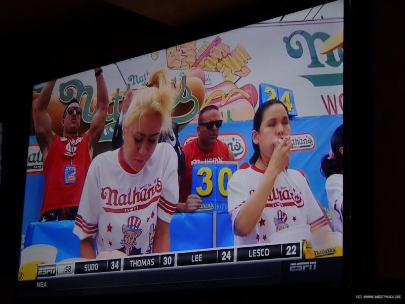 0059_HotDogContest_Women