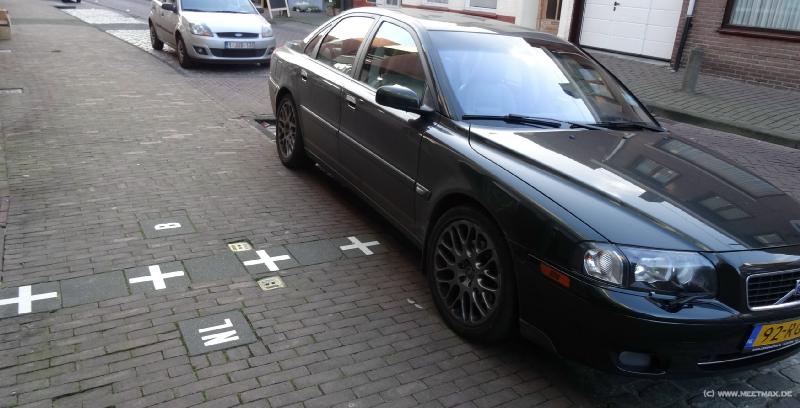 0648_International_parking