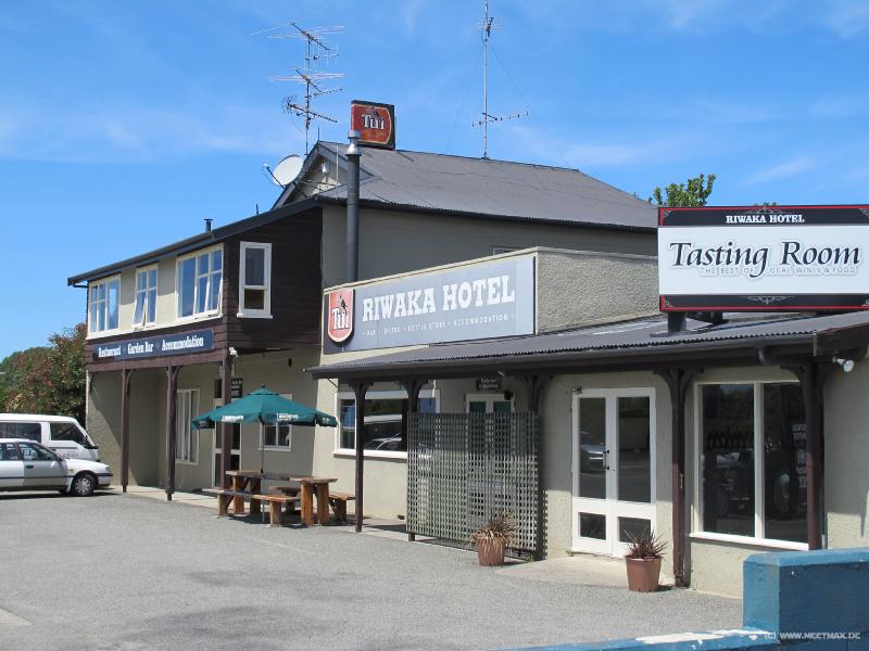 1096_Riwaka_Hotel