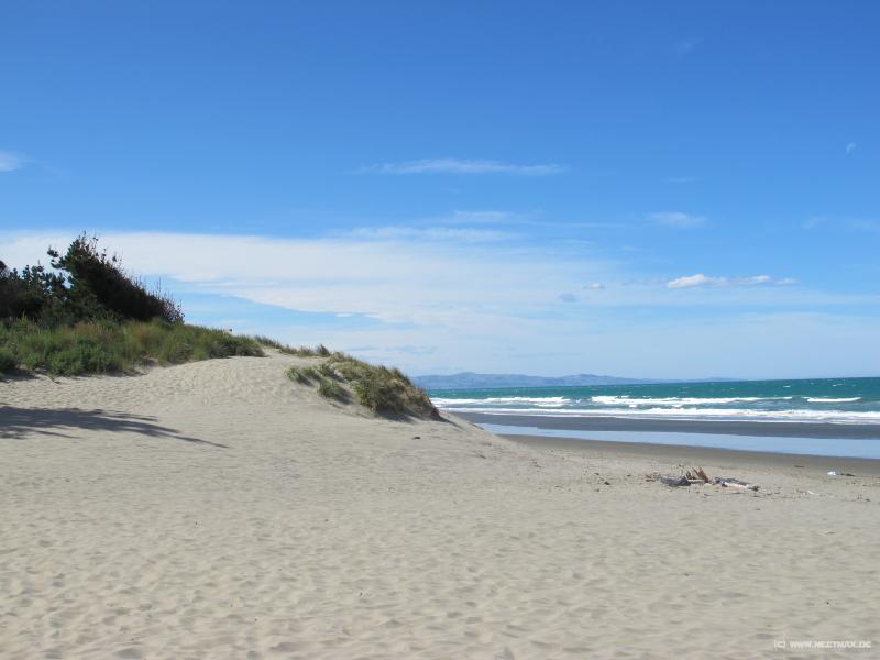 1856_Waikuku_Beach