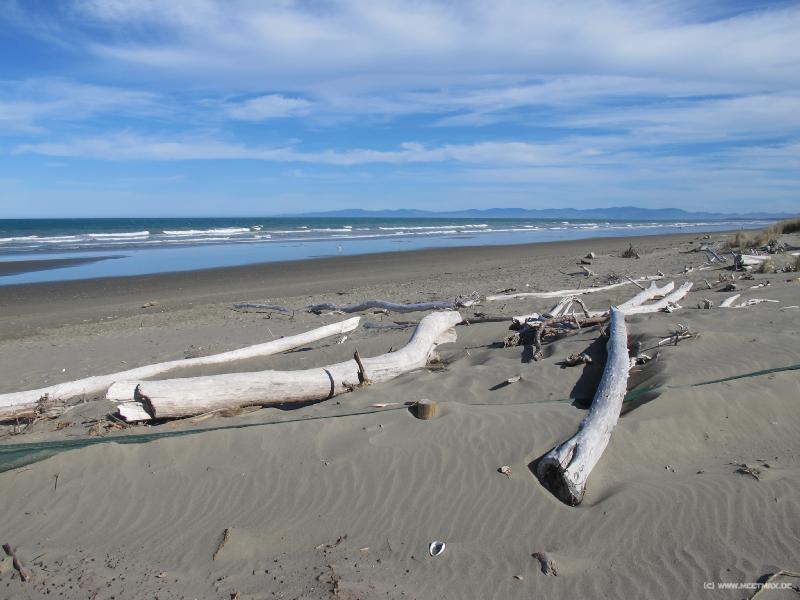1871_Waikuku_Beach