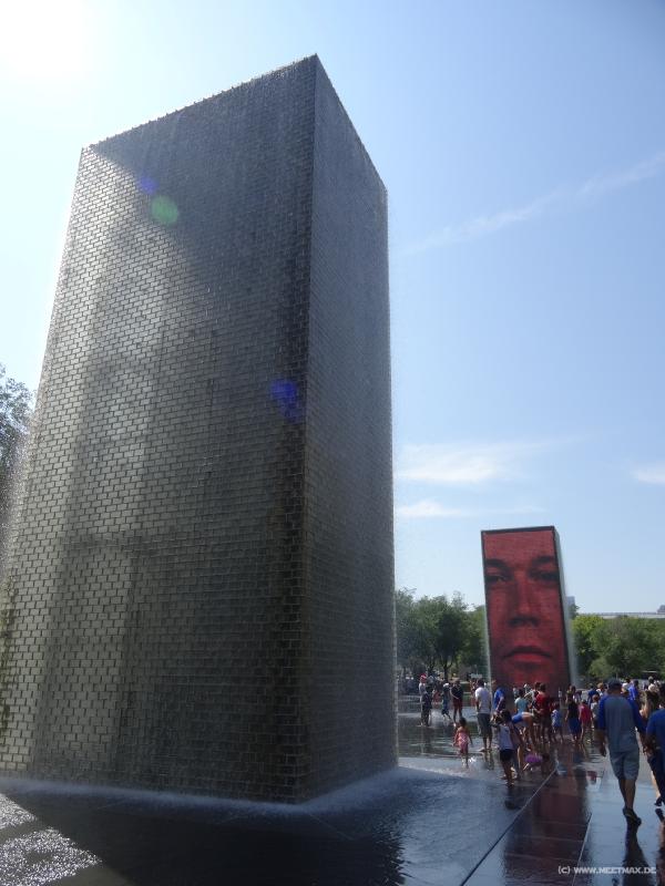 1243_Crown_Fountain